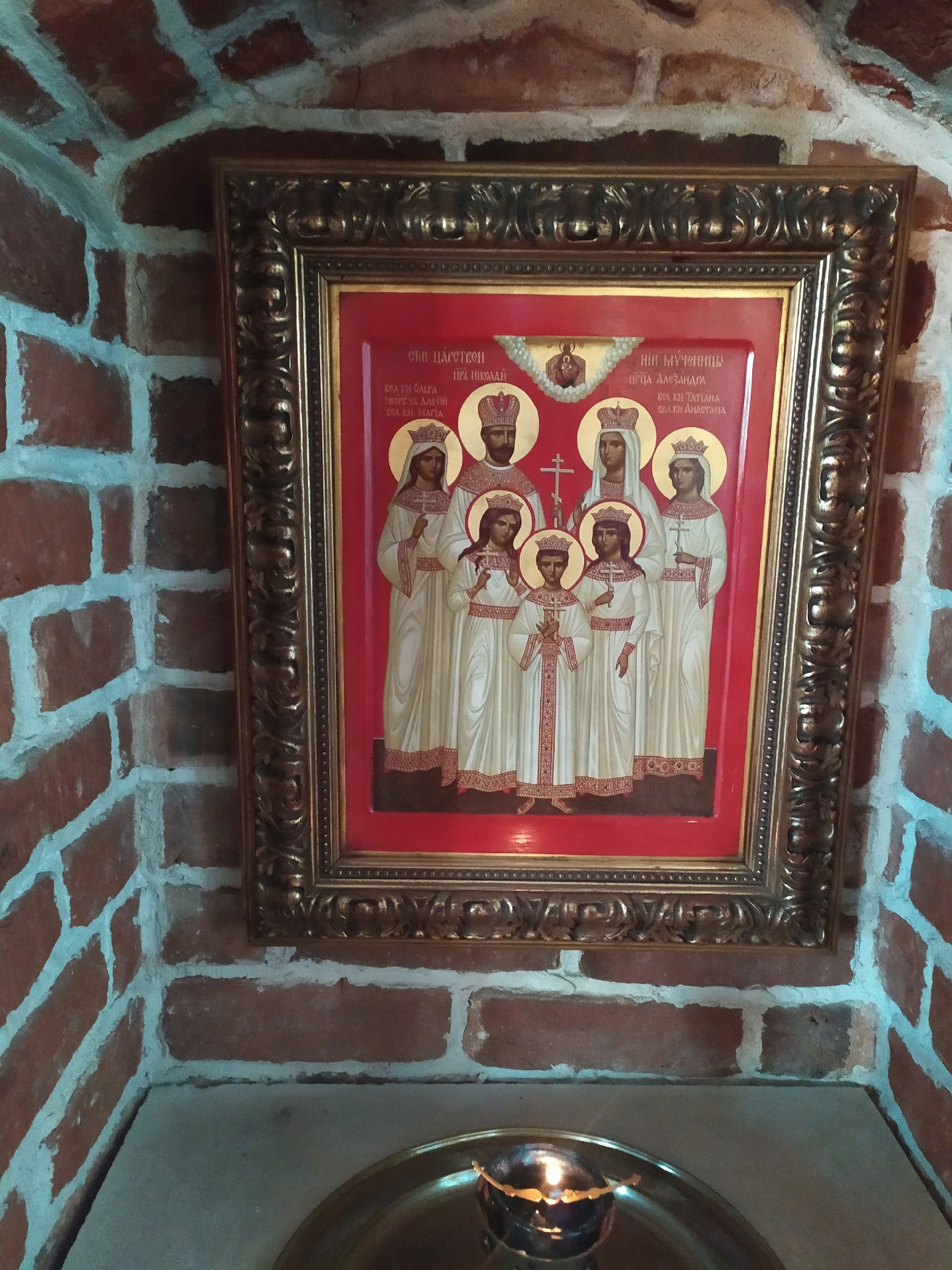 икона Царственных страстотерпцев в храме Живоначальной Троицы на Воробьевых горах